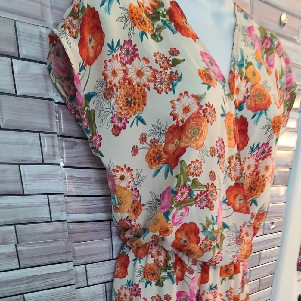 BEAUTIFUL FLORAL HONEY punch Brand. Size Small Romper. Size Small. - Picture 2 of 3